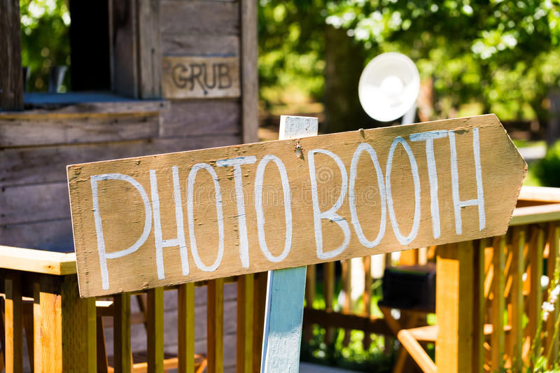 wood-wedding-photobooth-sign-outdoors-reception-oregon-61383405.jpg