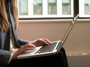 Zoom sur le régime social, la fiscalité et la souplesse pour mieux choisir entre SASU ou EURL.