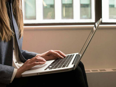 Zoom sur le régime social, la fiscalité et la souplesse pour mieux choisir entre SASU ou EURL.