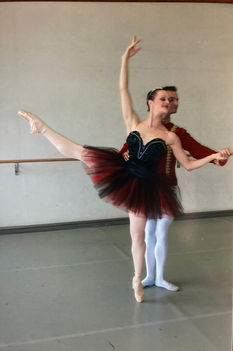Felicity Hader in Paquita rehearsal with Stefan Hammel.