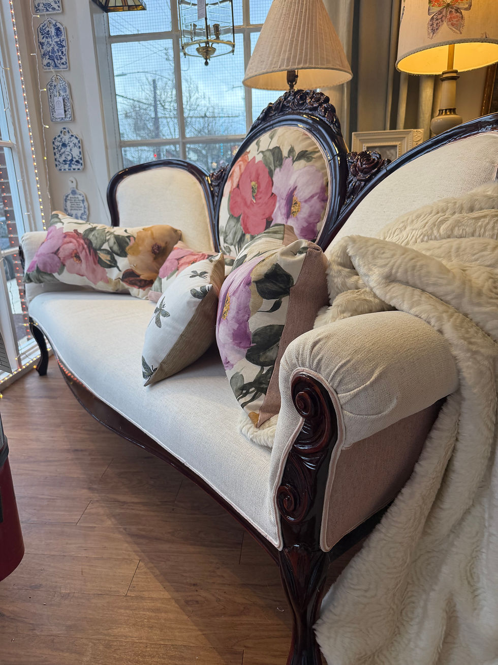 Thumbnail: Sofa “Italian roses”