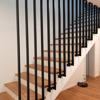 Treppe mit Geländer