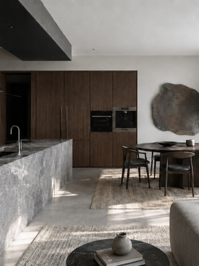 Como o luxo silencioso amadureceu na decoração — e deixou de ser apenas bege