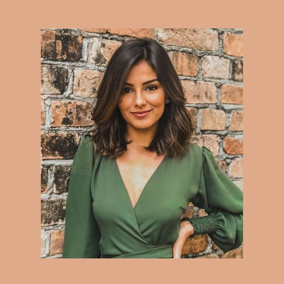 Corte de cabelo feminino médio no ombro da moda