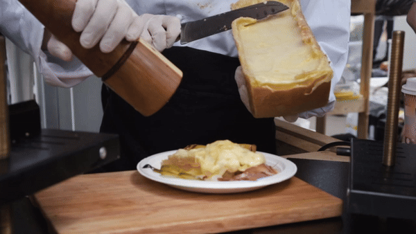 raclette-ezgif.com-video-to-gif-converter.gif