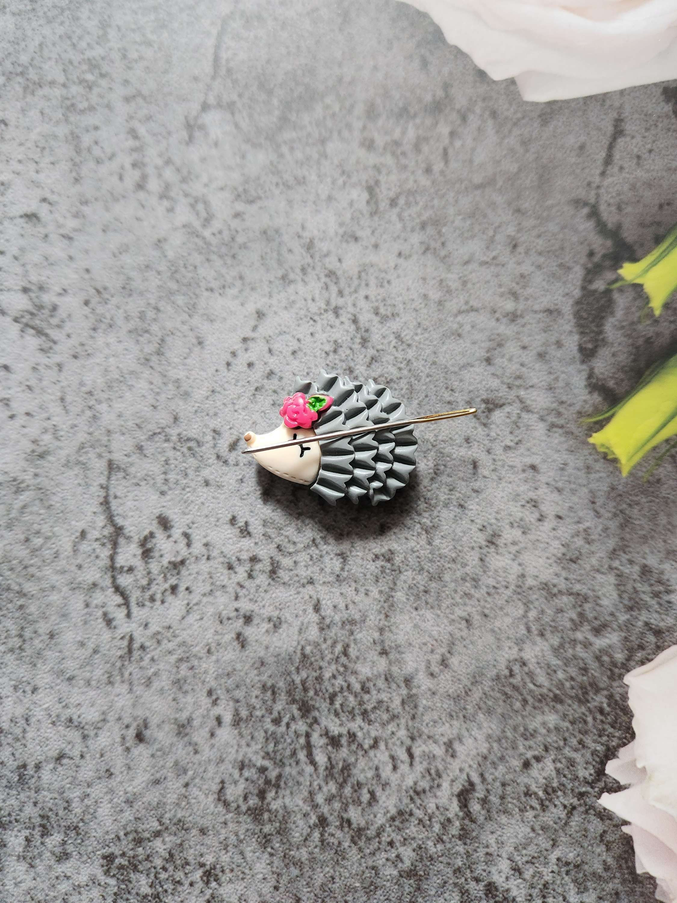 Grey Hedgehog Needle Minder