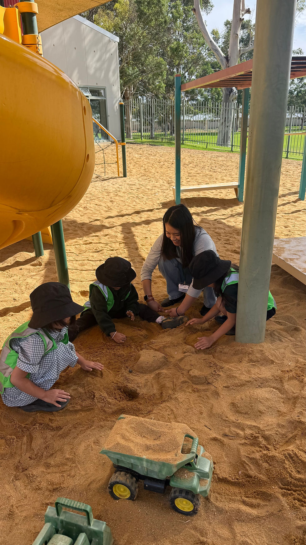 VOLUNTEERS MAKING A DIFFERENCE IN LOCAL SCHOOLS