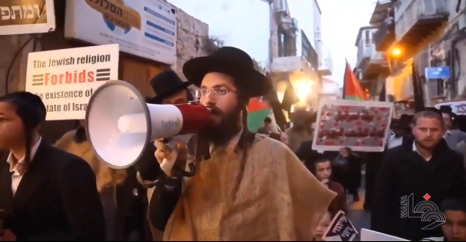 Den sionistiska staten Israel är inte judisk vilket de stora amerikanska judiska organisationerna påpekar under den gemensamma parollen ”Israel is not Jewish”. En åsikt som också stöds av ortodoxa judar i Israel, som här på bilden, (som bland annat inte gör militärtjänst).