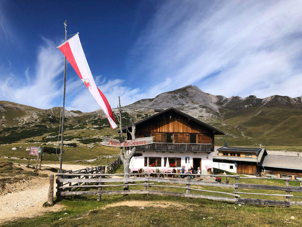 Rifugio Fodara Vedla on AV1