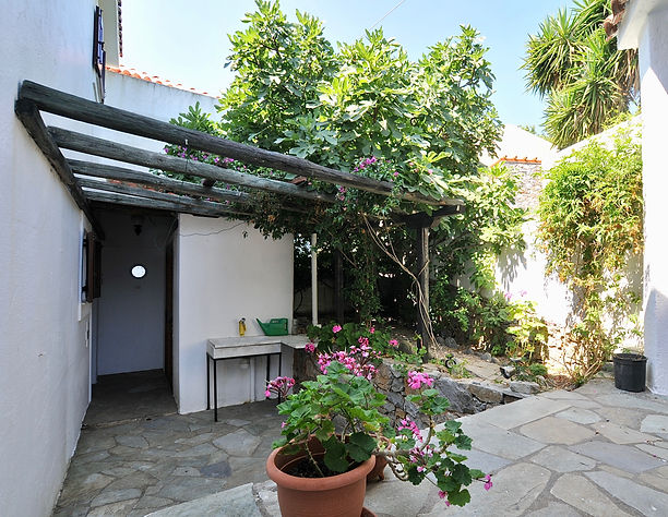Rear courtyard area in the old village of Alonissos.