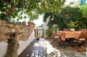 Al fresco eating in Alonissos