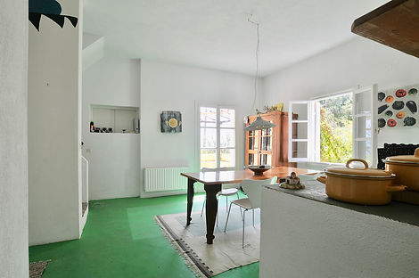 Kitchen and dining area ofa housein Alonissos.
