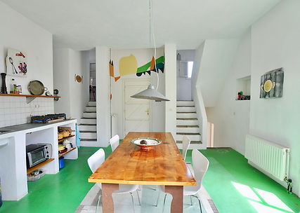 Kitchen with stairs to all rooms