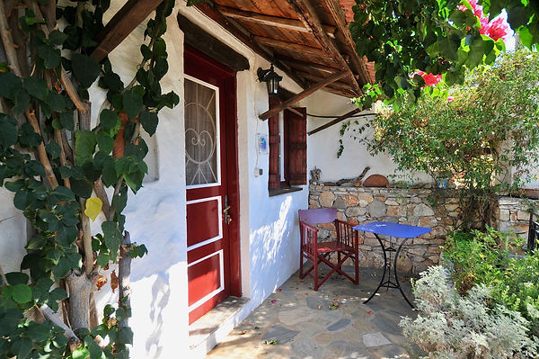 Front courtyard of Mourtero