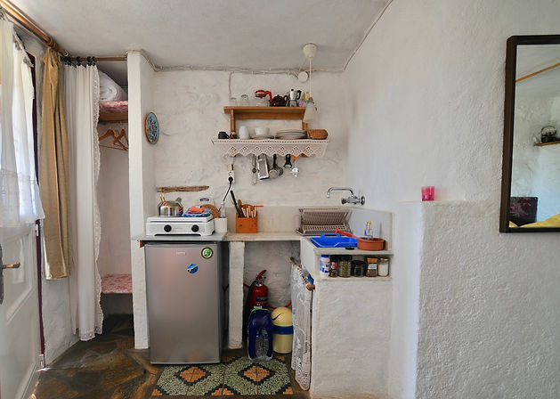 Kitchenette of small Mourtero studio