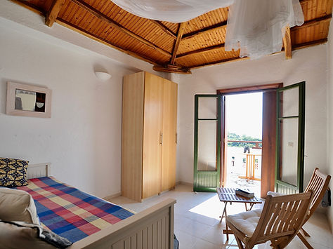 Guest bedroom.