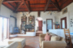 Sitting room with arc to kitchen