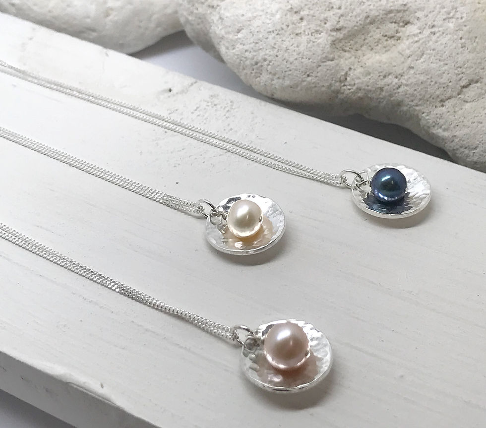 Thumbnail: Silver pearl necklace 