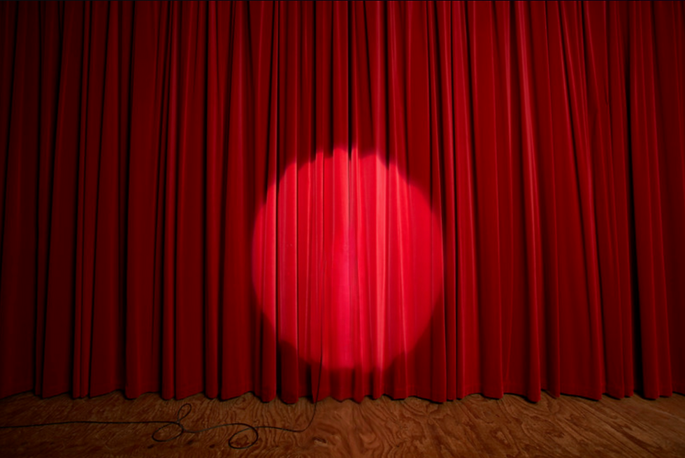 RED CURTAIN NO MIC.png