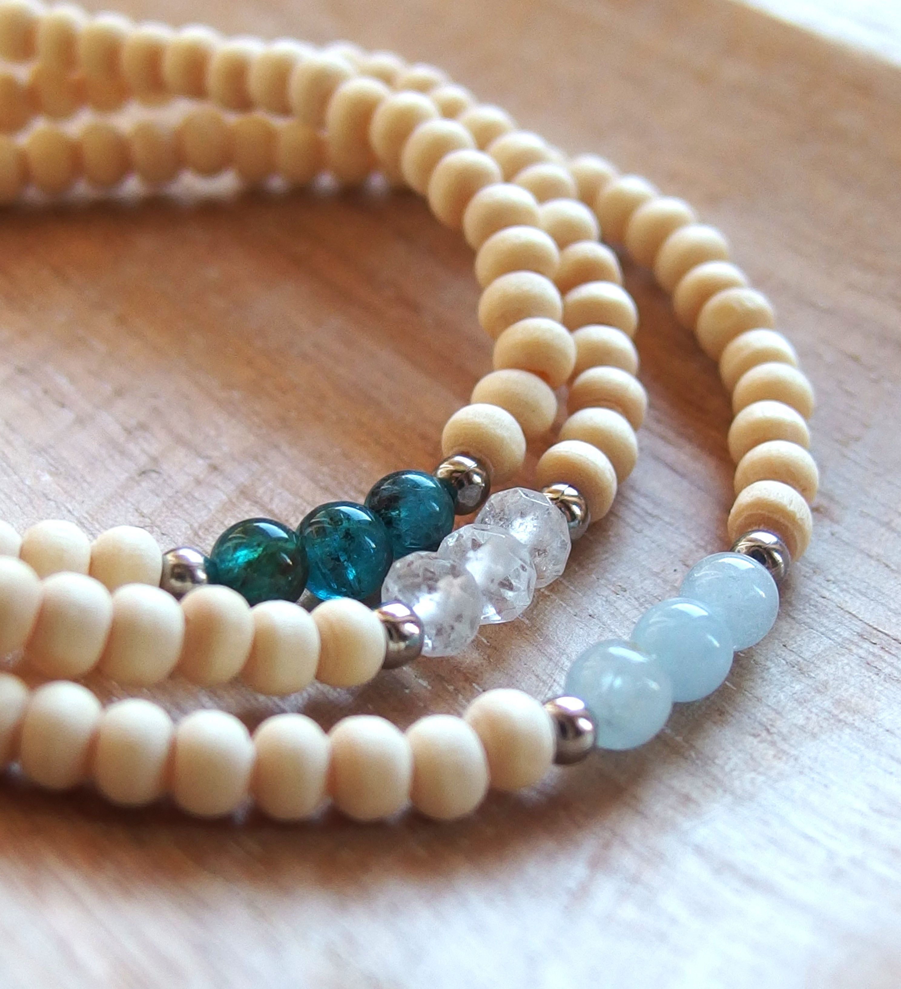 Armband Holzperlen klein Aquamarin, Apatit und Bergkristall 3er Set