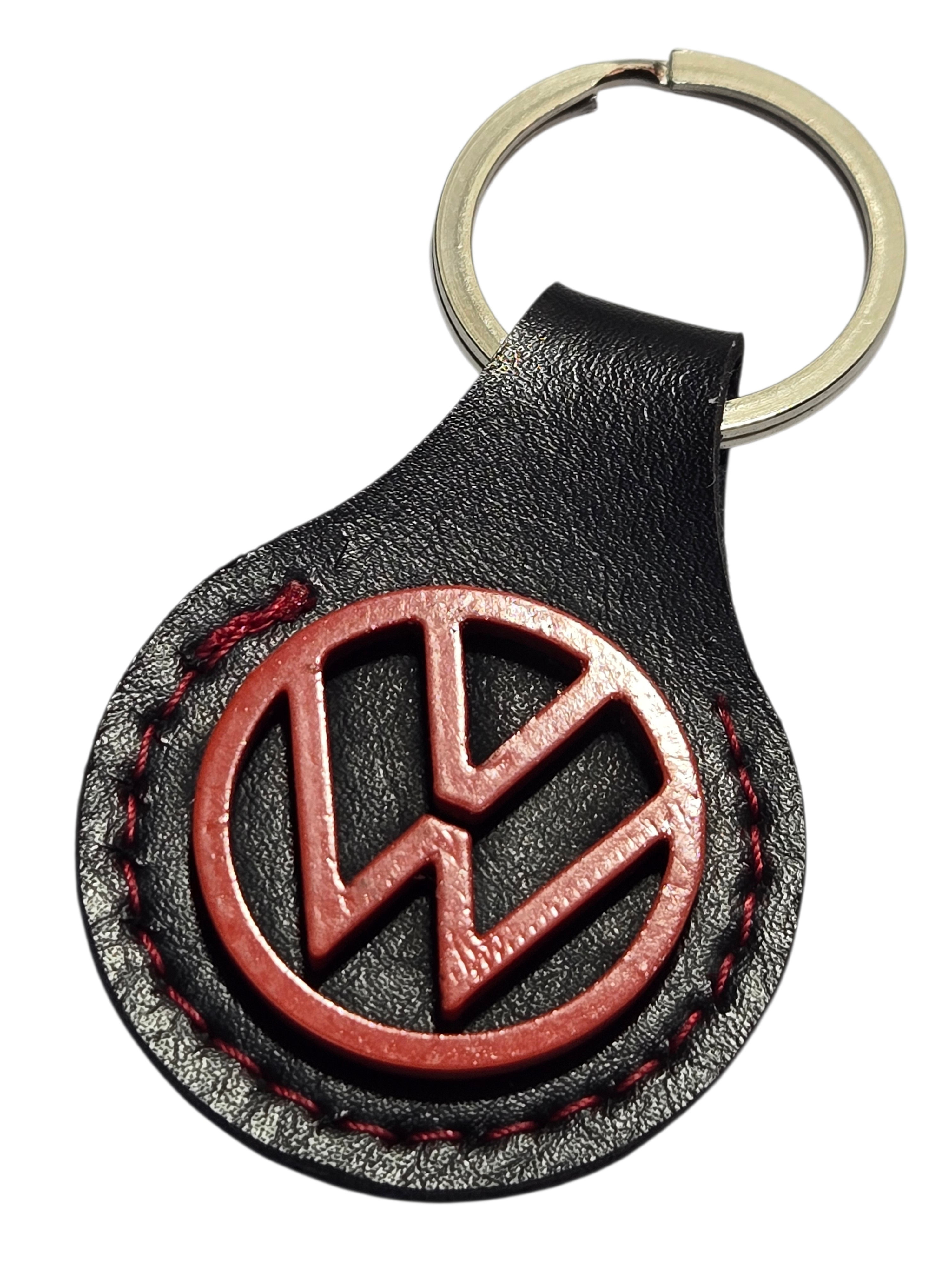 Chaveiro Volkswagen em Couro Sintético Mod Magen com logo em 3D Verm.