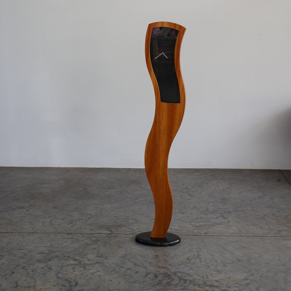 Curved Vintage Clock (Late 1990s – Early 2000s)