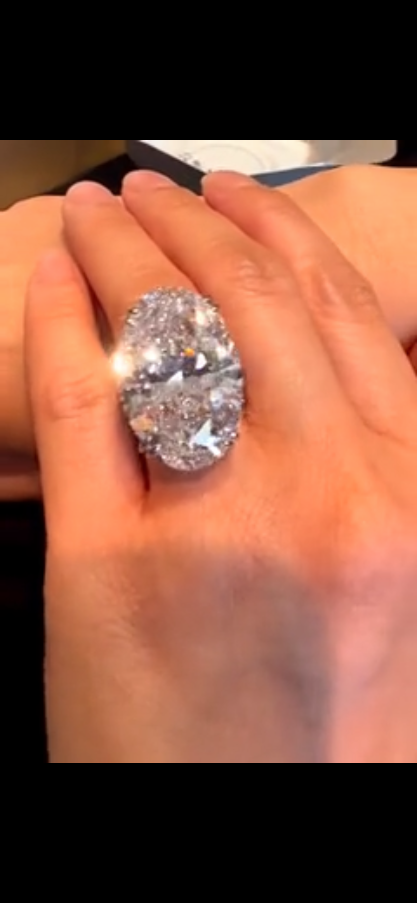 Thumbnail: Exceptional GIA Certified 50 Carats Viewed by Presidents of Saudi Arabia & Dubai