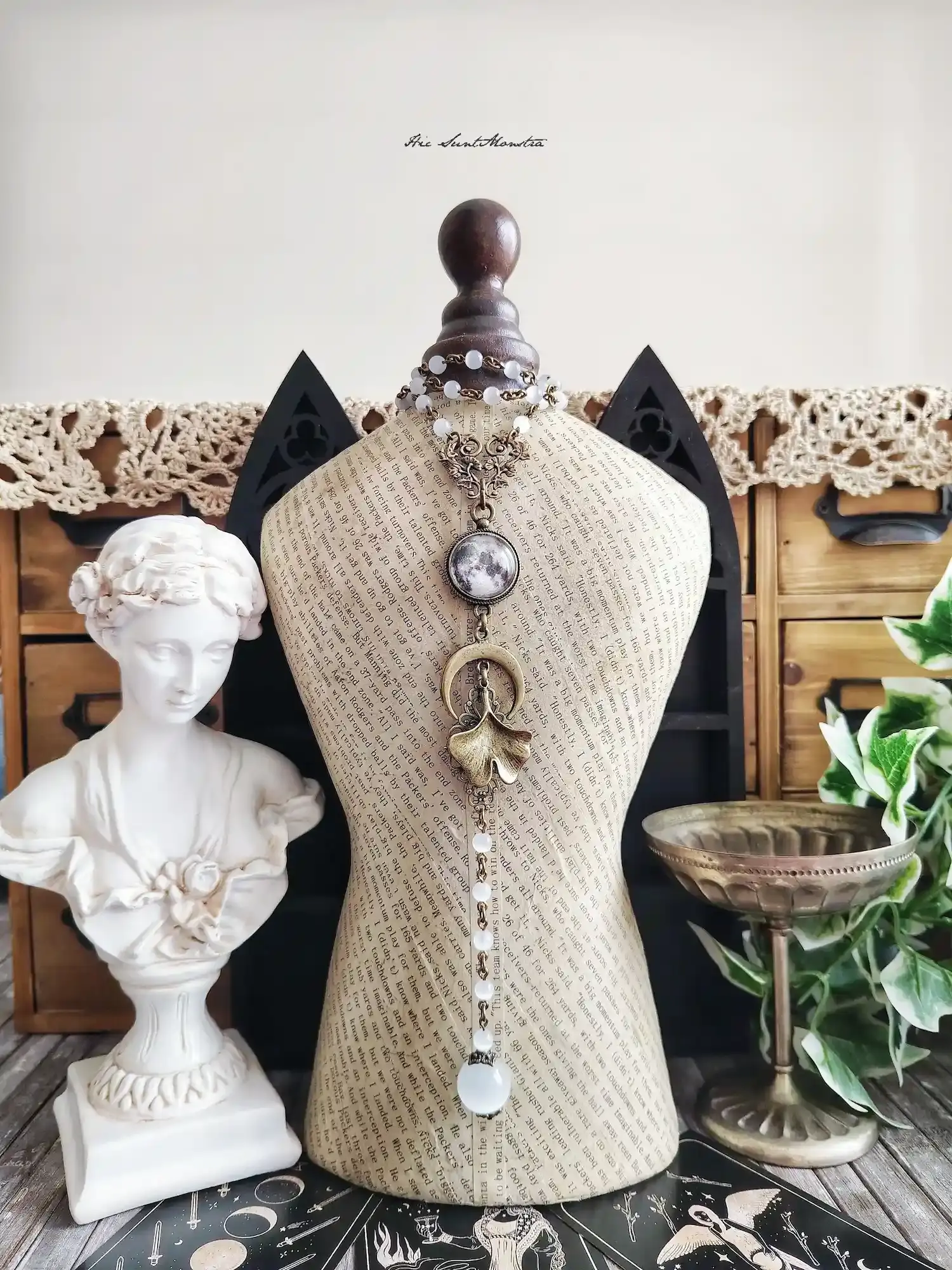 Moon Rosary - Nivalia