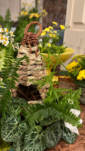 James River Gardens Gallery, photos, flowers, flower gardens, fire pit, dock, river, James River, painting, Plein Air, floral arrangements, flower arranging, garden, James River Garden events, event barn, growing flowers, two fire table, fine dining, outdoor dining, dining at the dock, come grow with us, trees at James River Gardens, Blooms