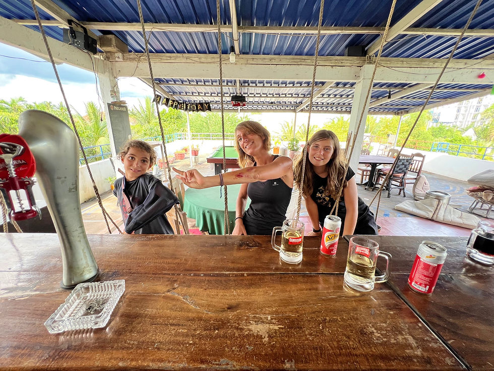 Les cascadeuses de Kampot ! 🛵