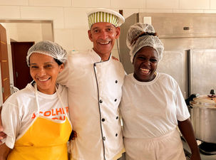 Seu Vicente transforma refeições em cuidado e acolhimento