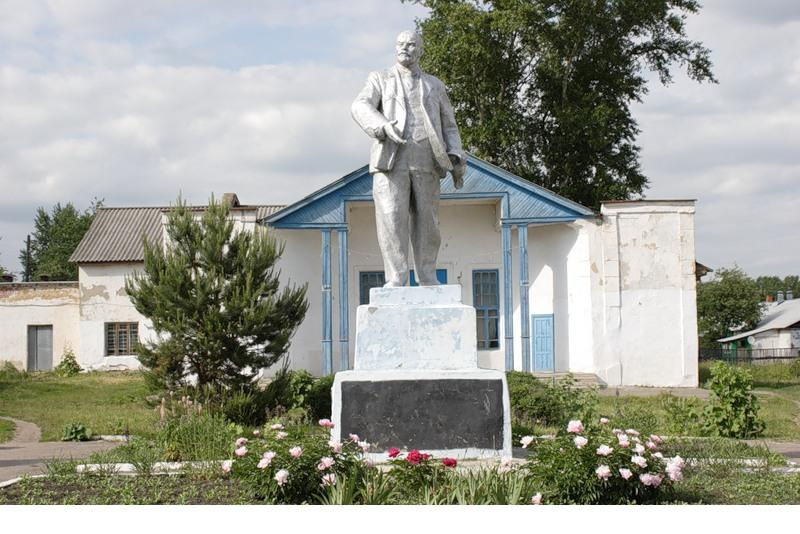 Памятник В.И Ленину, ДК им. Руднев