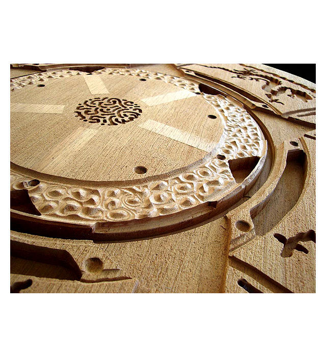 Detalhe de mandala em madeira