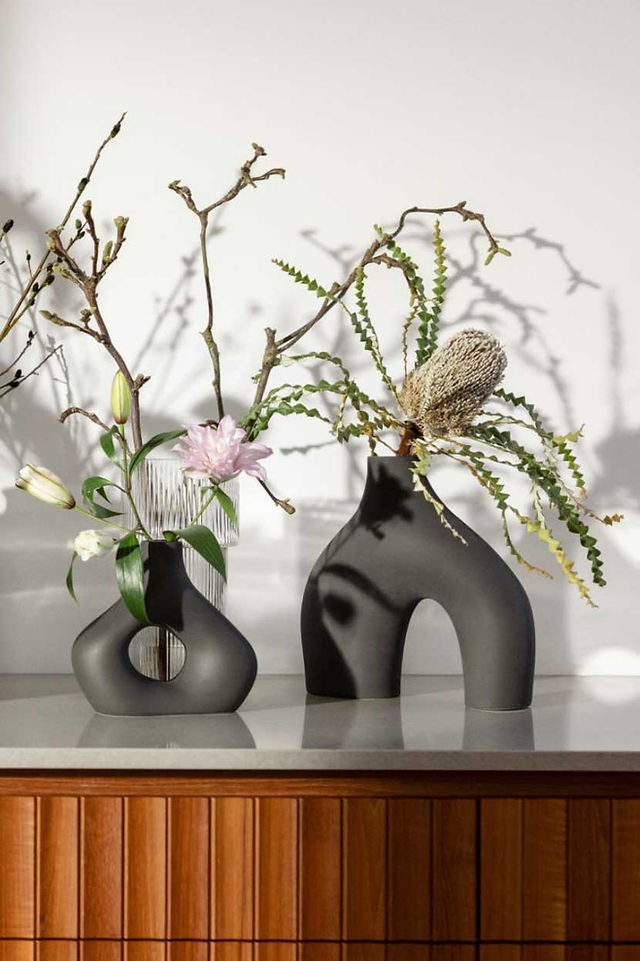 Interior Design Trends 2022: Organic stoneware vases by H&M