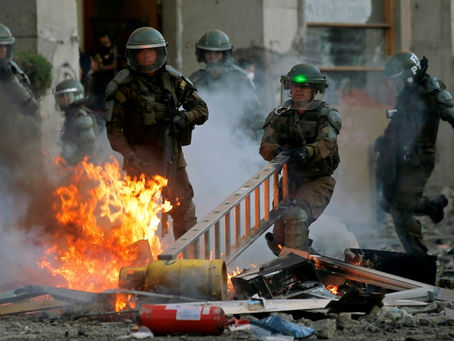 Violentos incidentes y fuerte caída del peso marcan jornada de huelga en Chile