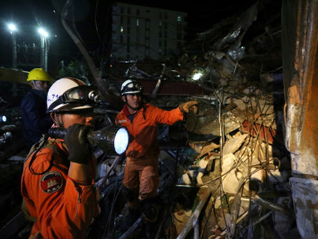 Sube a 18 el balance de muertos por el derrumbe de un edificio en Camboya