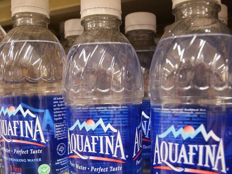 Estas marcas de agua pronto se empaquetarán en latas de aluminio