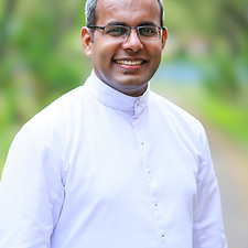 Fr.-Thomas-Vadakel-scaled.jpg