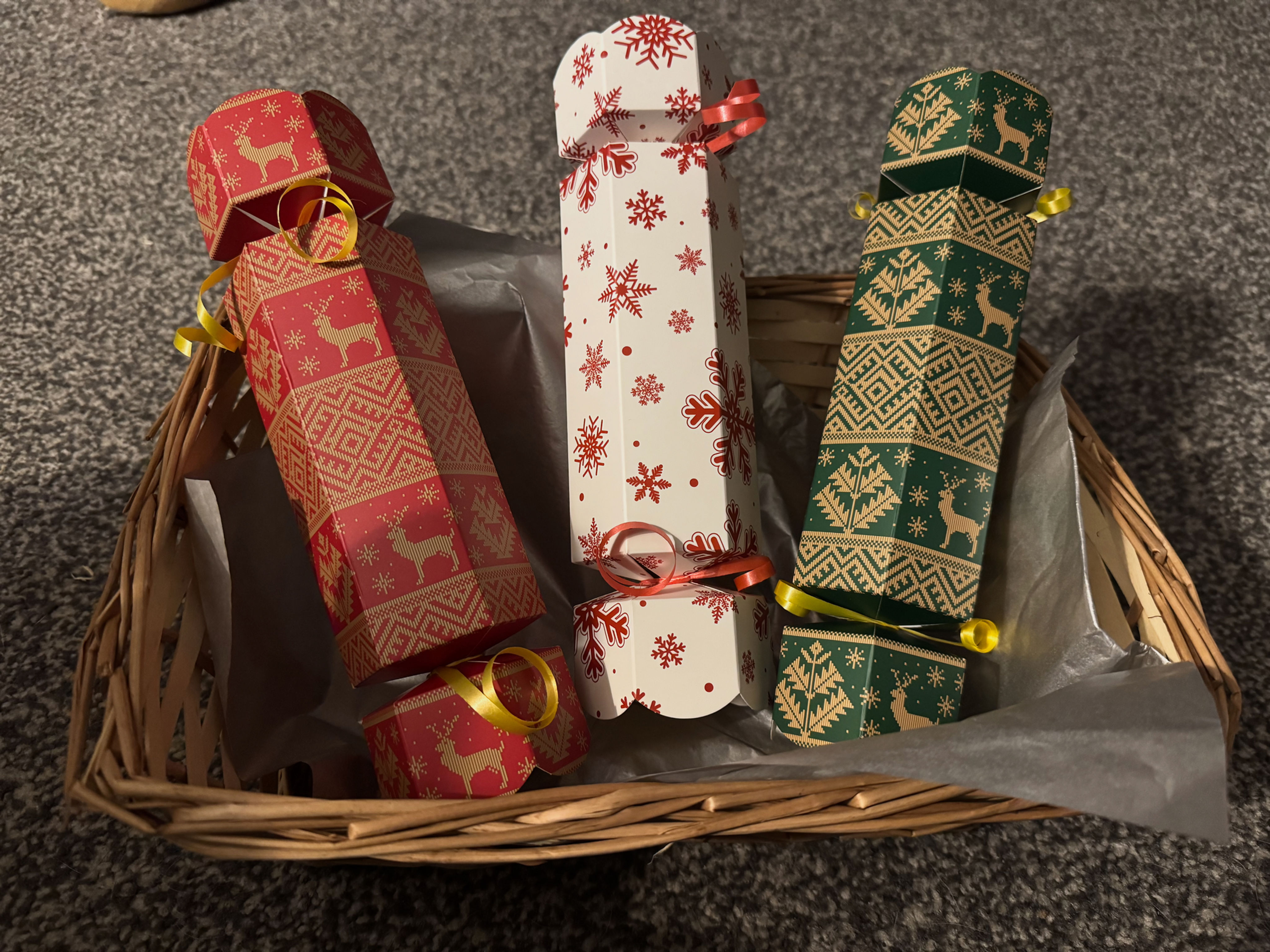 Surprise Christmas Stud Cracker