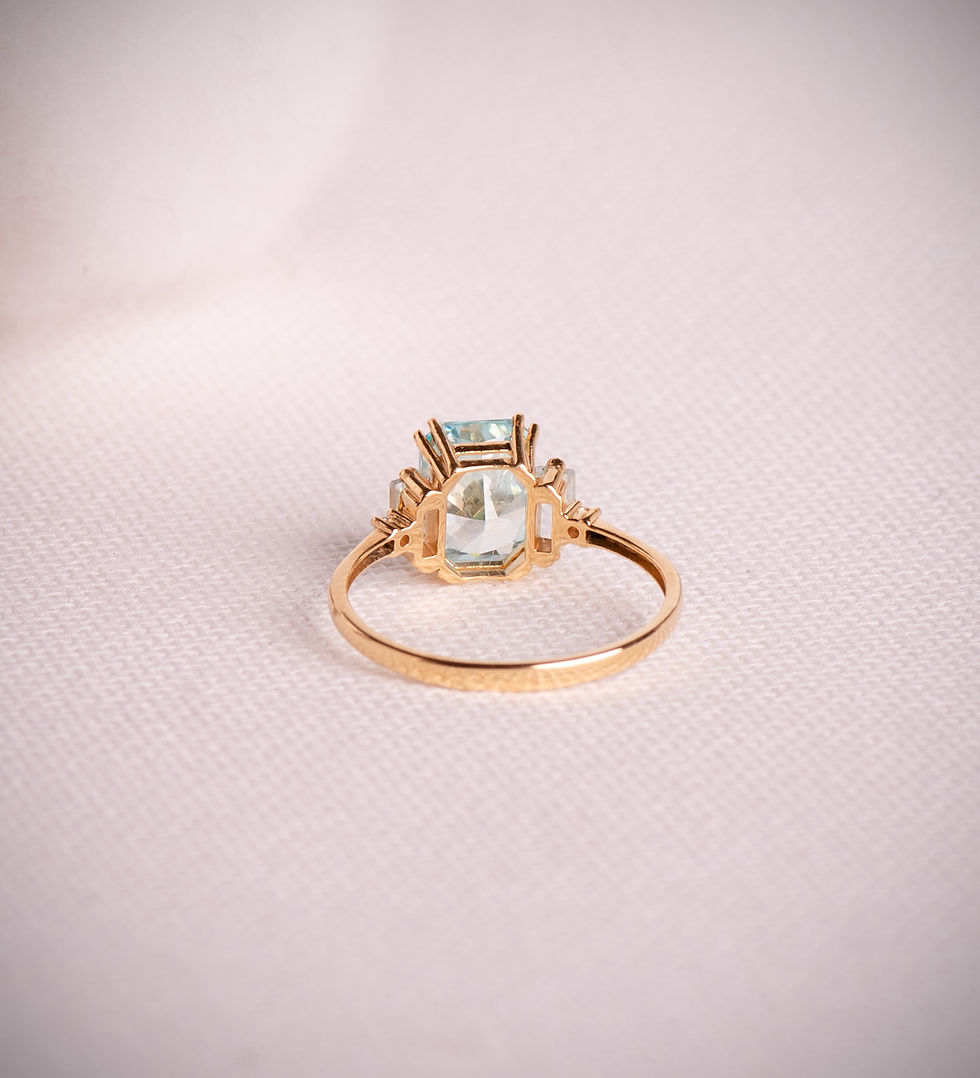 Miniatura: Sortija de oro amarillo 18K octogonal ice cut barretas con topacio
