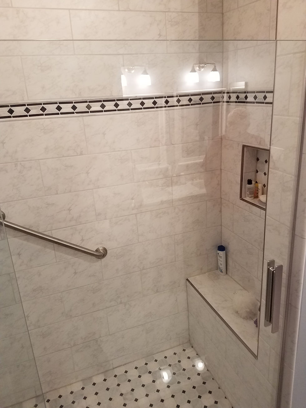 Shower tiled with niche design