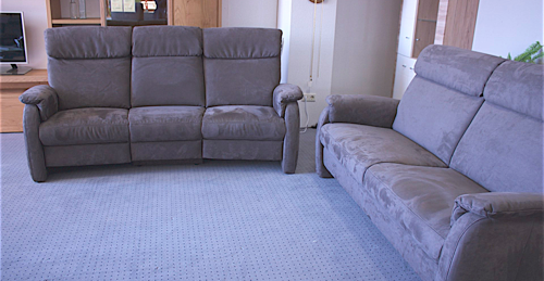 Miniaturbild: Sofa mit Tisch