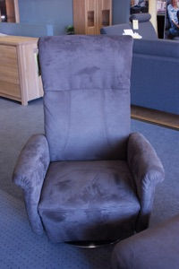Miniaturbild: Sofa mit Tisch