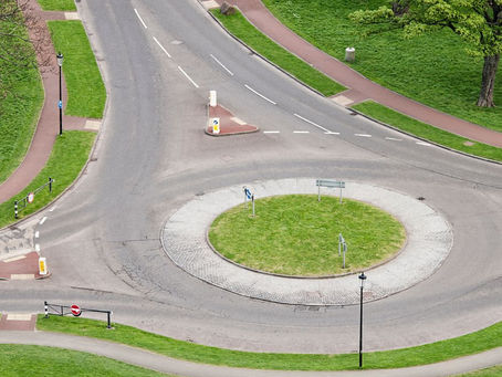 Who Is at Fault for a Car Accident at a Roundabout or Intersection?Â