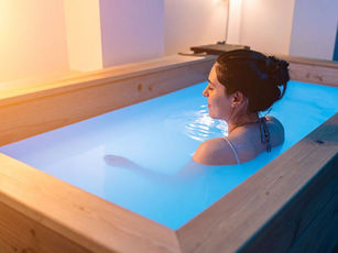 Benefits of Hot Tub Hydrotherapy for Arthritis