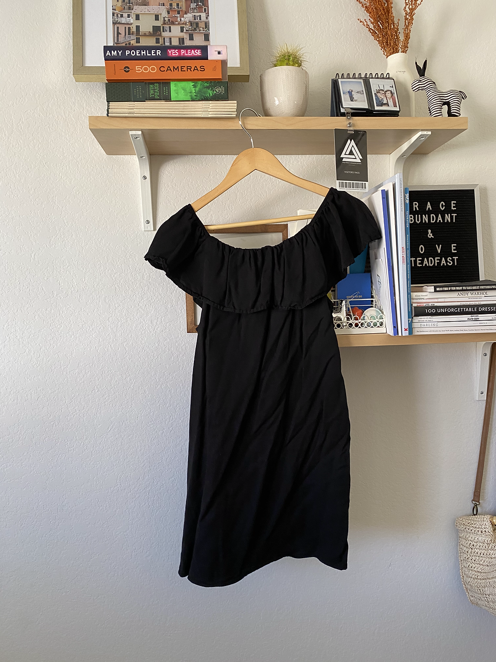 Thumbnail: Black off-the-shoulder dress