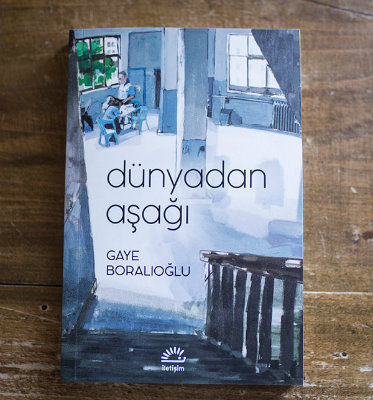 Gaye Boralıoğlu'nun Yazdığı Dünyadan Aşağı Kitabı.