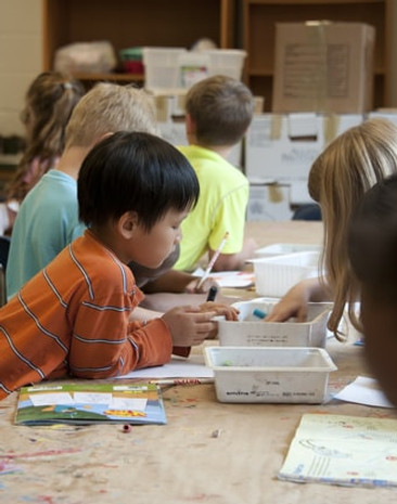 petit garçon école primaire école intern