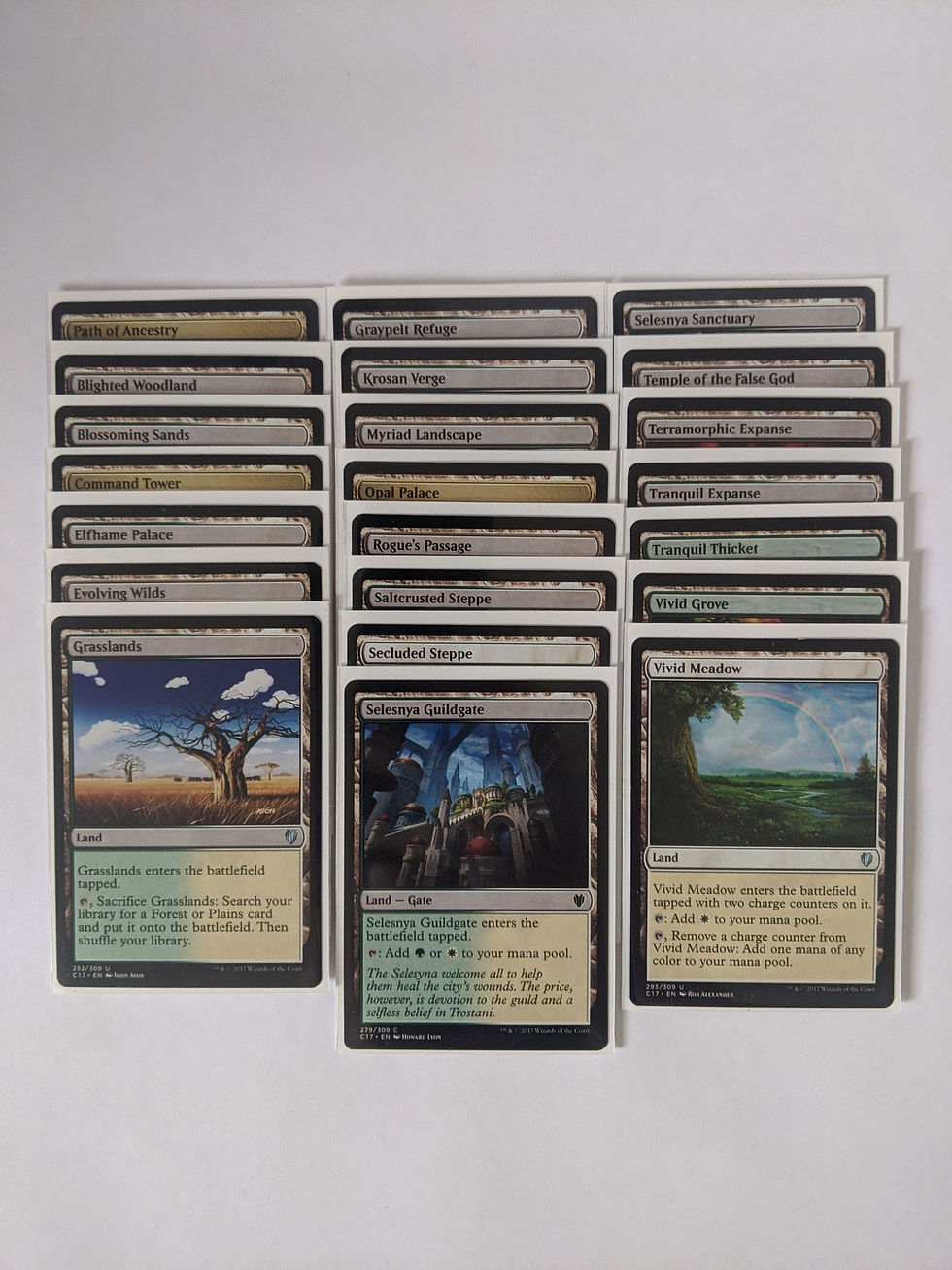 Thumbnail: Arahbo, Roar of the World Commander 2017 Deck