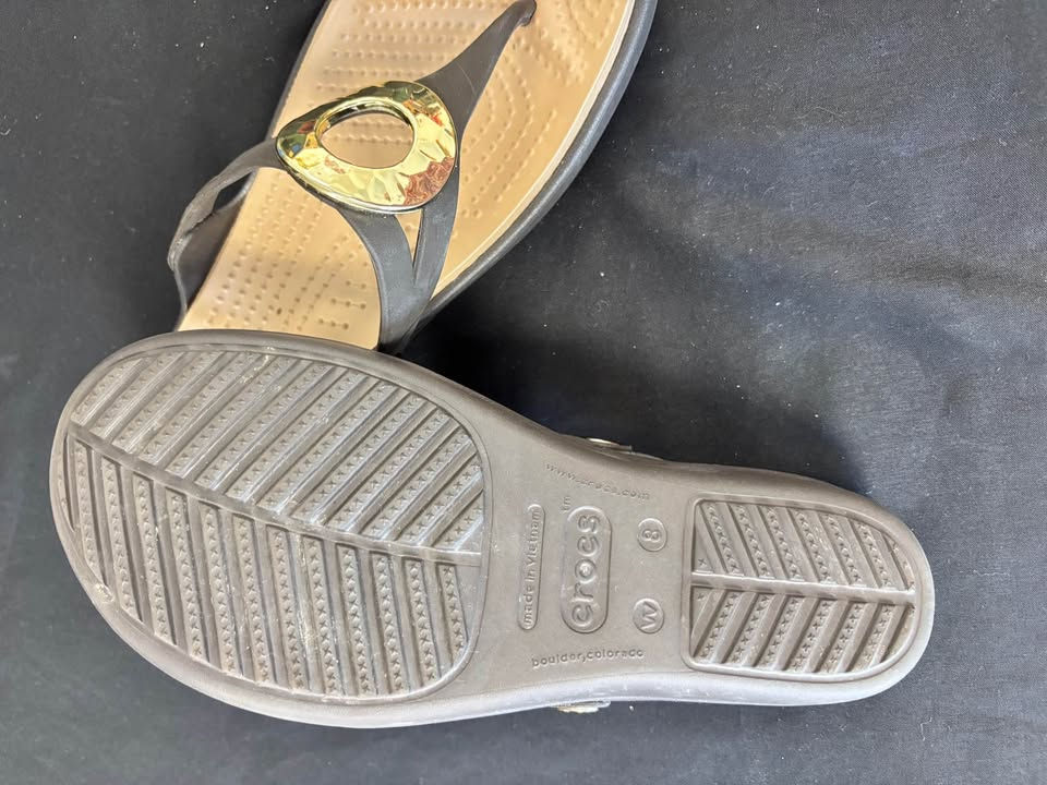Thumbnail: Crocs Women's 8 Sarah Style Sandals